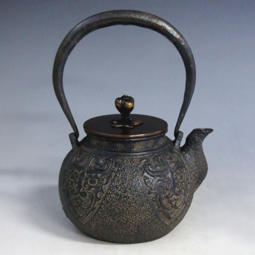 tb173　蔵六写　瓔珞文小鉄瓶 鉄壺 約0.4L【日本製・証明書付き】【海外対応可】