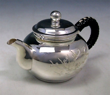 uk100g　純銀製 烏龍茶急須（小）みがき 花鳥紋彫金 純銀保証 銀瓶 約0.1L【日本製・証明書付き】