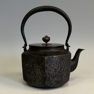 hn967sa　般若勘渓作 七賢人文亀甲砂鉄鉄瓶 約0.8L  【日本製・証明書付き】【海外対応可】