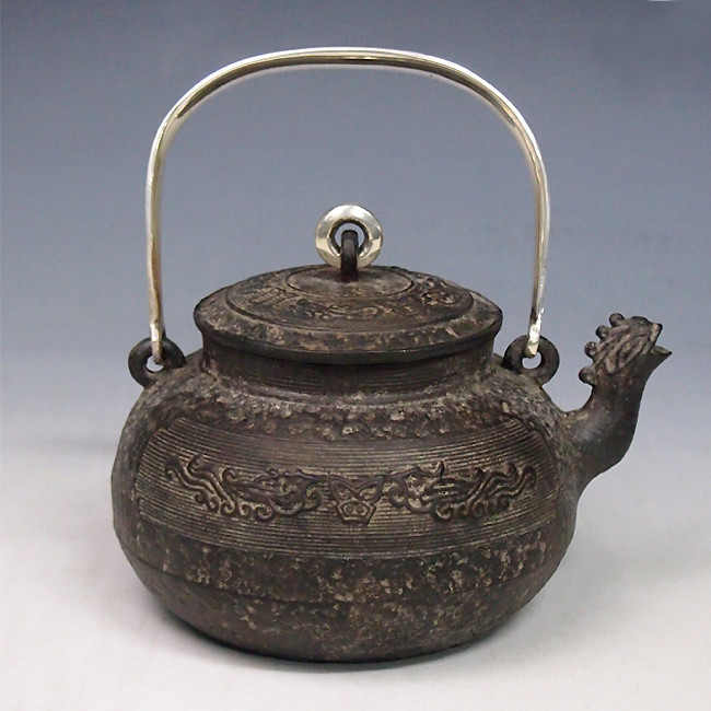 tb10a 金寿堂写 トウテツ紋鉄瓶 純銀摘み、純銀弦 約0.7L【日本製・証明