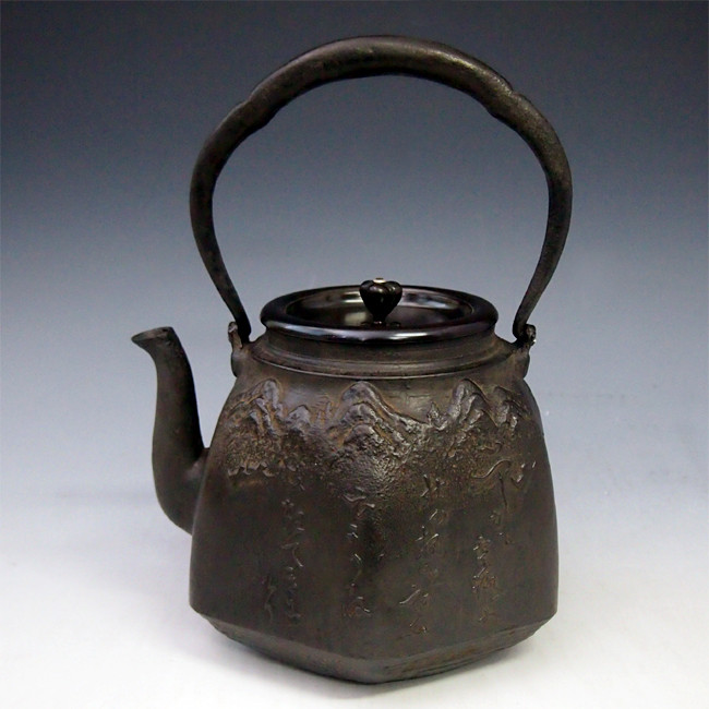 龍文堂 鉄瓶 （古い鉄瓶 詳細不明 銅蓋に龍文堂と銘記 茶道具