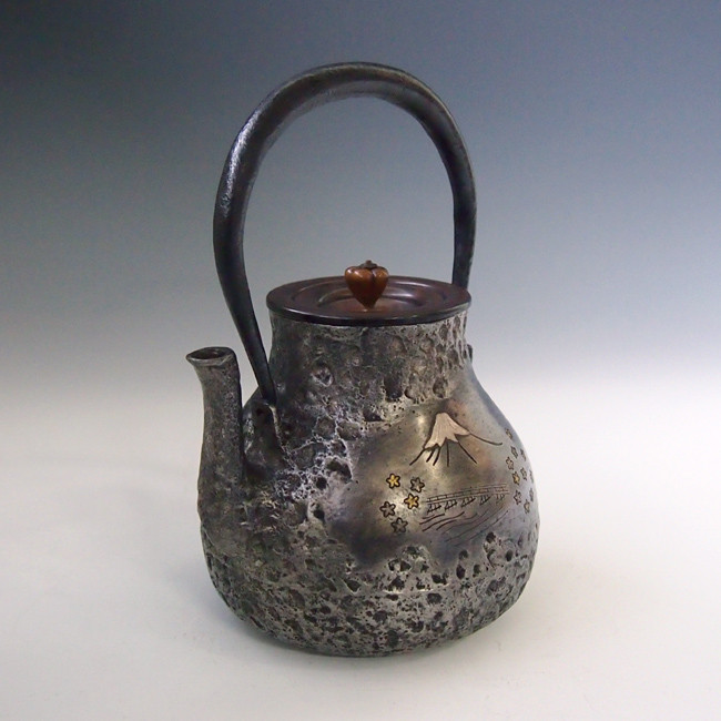 tb223sa, 龍文堂写 砂鉄 鶴首形鉄瓶 波千鳥・富士 日本名勝金銀象嵌入