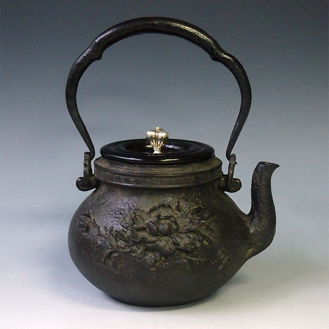 tb8 大国写 牡丹地紋鉄瓶 銀摘み 約1.4L【日本製・証明書付き】【