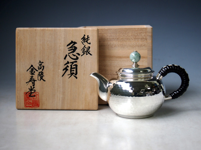 uk4 純銀製 烏龍茶急須（小）鎚目打 翡翠摘み 純銀保証 銀瓶 約