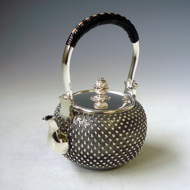 ykeg6-2 二代目栄月 純銀製 丸型霰打銀吊り手急須【日本製・証明