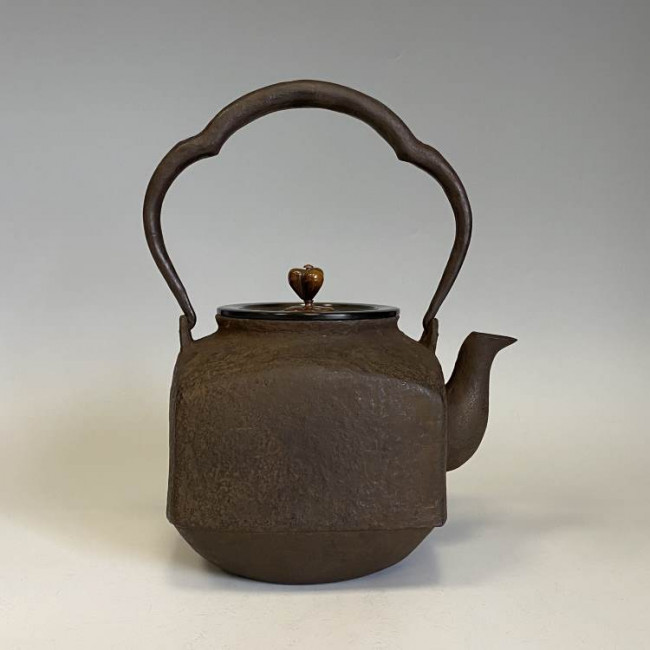 hn2971 龍文堂写 四方形鉄瓶 般若勘渓作 約1.2L【日本製・