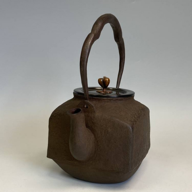 hn2971 龍文堂写 四方形鉄瓶 般若勘渓作 約1.2L【日本製・証明書