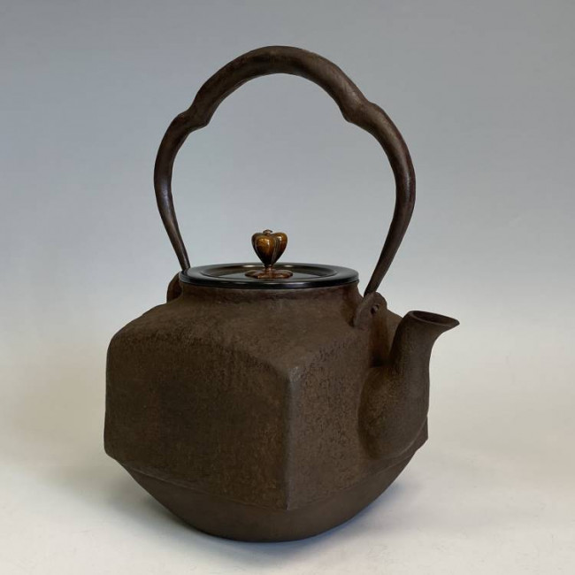 hn2971 龍文堂写 四方形鉄瓶 般若勘渓作 約1.2L【日本製・証明書