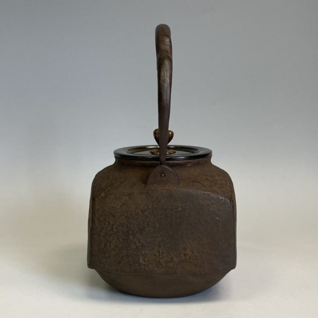 hn2971 龍文堂写 四方形鉄瓶 般若勘渓作 約1.2L【日本製・証明書