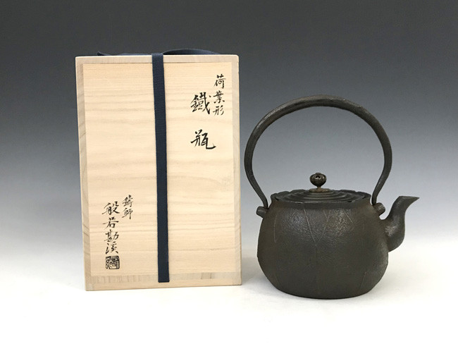hn904 般若勘渓作 荷葉（蓮形）鉄瓶 約1.3L【日本製・証明書付き