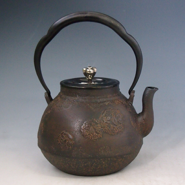 龍文堂　丸型鉄瓶　斑紫銅蓋　宴紋様 龍文堂 丸型鉄瓶 斑紫銅蓋 宴紋様