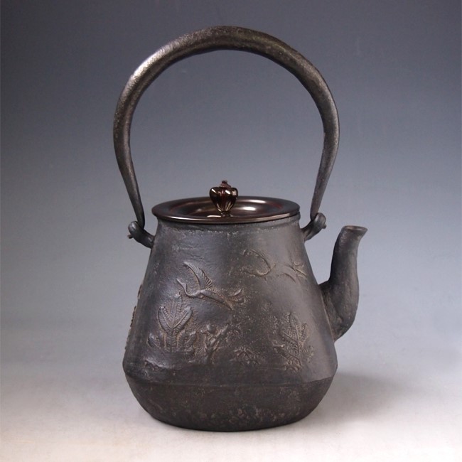 tb211 大国写 四方松鶴文鉄瓶 鉄壺 約0.9L【日本製・証明書付き