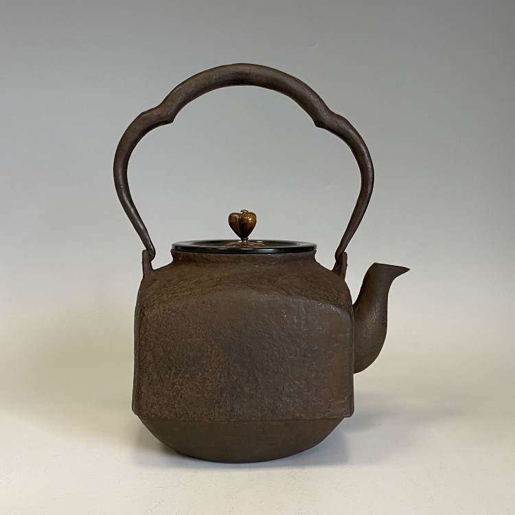 鉄瓶　龍文堂　贈答品 Yahoo!オークション - 【夢たま】鉄瓶のウブ品 龍文堂名人 花押