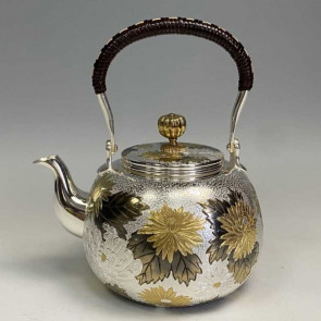 yw104　純銀製湯沸 菊華紋彫 純銀保証 約1.0L【日本製・証明書付き】