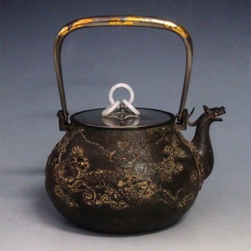 No.tb118, Zouroku iron kettle (teakettle) replica, design is two dragons with  jade knob, handle and lid plate silver, Made in Japan, 0.6L
