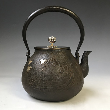 No.tb158, Amemiyakinjyudo iron kettle replica, design is flying birds with waves, 1.5L