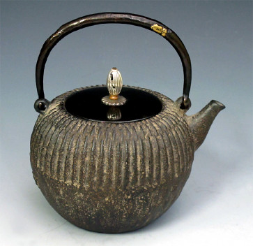 No.tb18, Zouroku iron kettle (teakettle) replica, design is chrysanthemun flower background with silver color in the knob and knob attachment, Made in Japan, nearly 1.0L