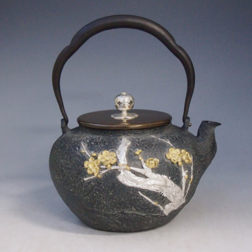 No.tb180, Kougyokudo iron kettle（teakettle) replica, the design is plum blossom, nearly 1.2L, Made in Japan