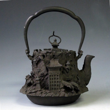 No.tb58,Ueda iron kettle(teakettle) replica, design is Kyoto scenery, nearly 1.3L