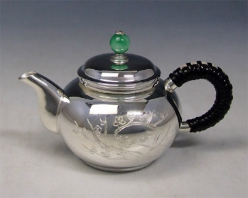 No.uk100h, Silver teapot with jade knob, body engraves flower and birds(small), about 0.1L