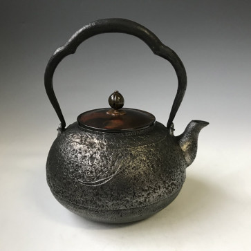 hn901sa, Iron sand kettle（teakettle), cricket pattern, Made by Hannya, about 1.6L