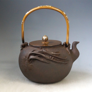 No.hn2724, Rihonbaisen iron kettle（teakettle) replica, body designs orchid and crab, Made by Hannya, nearly 2.3L