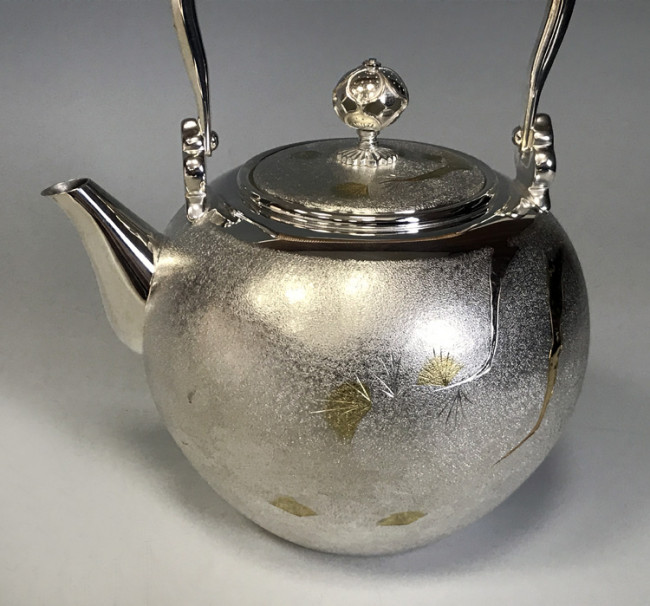 No.ogk-05444,Silver tea kettle, old pine tree pattern engraves