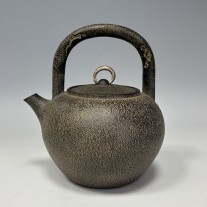 No.tb254, Amemiyakinjyudo replica,traditional teapot shape, about 1.1L, iron kettle