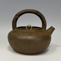 No.tb255, Amemiyakinjyudo replica,traditional teapot shape, approx.0.9L, iron kettle