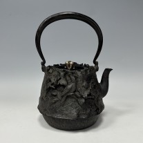 No.tb,Ueda iron kettle(teakettle) replica, floral and bird motif iron kettle, nearly 1.4L