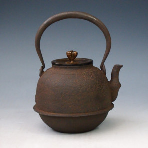 No.hn2716a, Ryubundo iron kettle（teakettle) replica, design is round shape with wing, Made by Hannya, nearly 0.8L