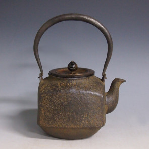 No.hn971, Iron kettle（teakettle), design is square shape, Made by Hannya, about 1.4L