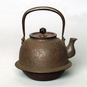 No.hn975, Iron kettle（teakettle), design is round shape with wing, Made by Hannya, nearly 0.8L