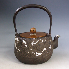 No.tb178, Ryusendo iron kettle, dragon pattern design, silver inlay, nearly 1.4L