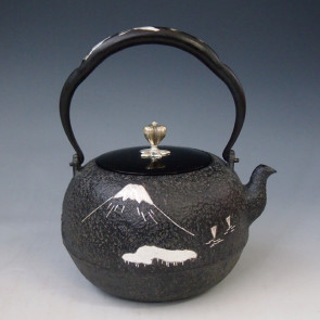 NO.tb2, Ryubundo iron kettle (teakettle), a replica, Mount Fuji design with silver inlay in the handle and body, Made in Japan, nearly 1.4L