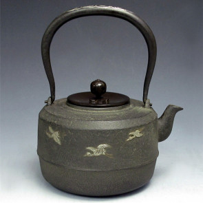 No.tb37, Kiryudo iron kettle(teakettle) , design is flying cranes, Made by Masamichu Kikuchi