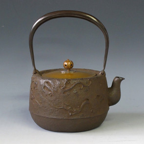 No.tb88, Ryusendo iron kettle(teakettle) , design is a dragon background with silver knob attachment, Made in Japan, nearly 1.6L