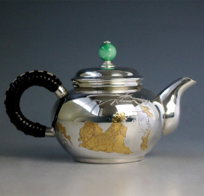 No.uk114hk, Silver teapot with jade knob,  body engraves a literati with crane (small), about 0.1L