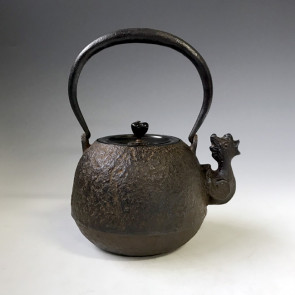 No.hn2711b, Ryubundo iron kettle（teakettle) replica，design is pearl shape with phoenix spout, Made by Hannya, nearly 1.3L