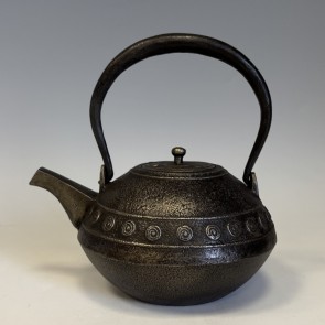 No.hn2726sa-a,  iron sand kettle，design is spiral pattern, Made by Hannya, about 0.7L
