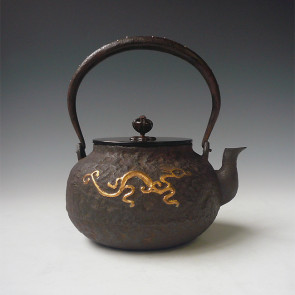 No.hn2730, Kinjyudo iron kettle replica, body designs dragon with gold plate, nearly 1.0L made in Japan