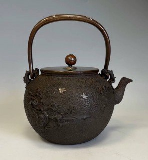 No.htb218, Kibundo iron kettle, antique, designed waves in the moonlight with silver inlay, Made in Japan, nearly 1.5L