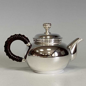No.uk1s, Silver teapot, design is polished surface (small), about 0.1L