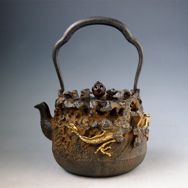 tb96a, 麒龙堂祥云飞龙图（雅金色）1.5L 庄兵卫作铁壶