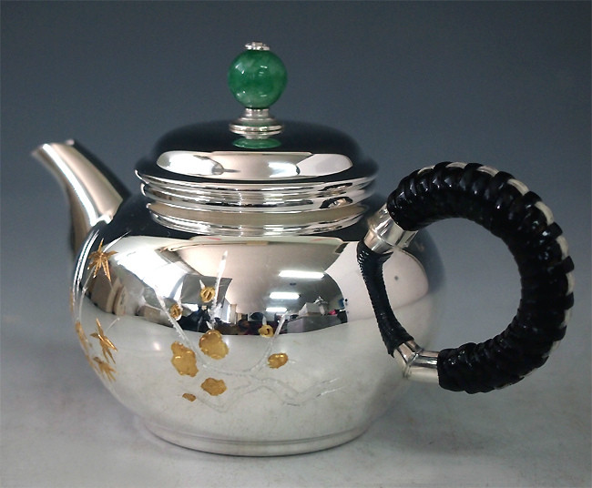 uk102hk 纯银制弯手把泡茶壶（小） 亮面翡翠摘手四君子雕金纯银