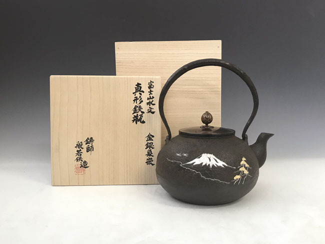 hn2973,般若保造富士山水金银镶嵌铁壶