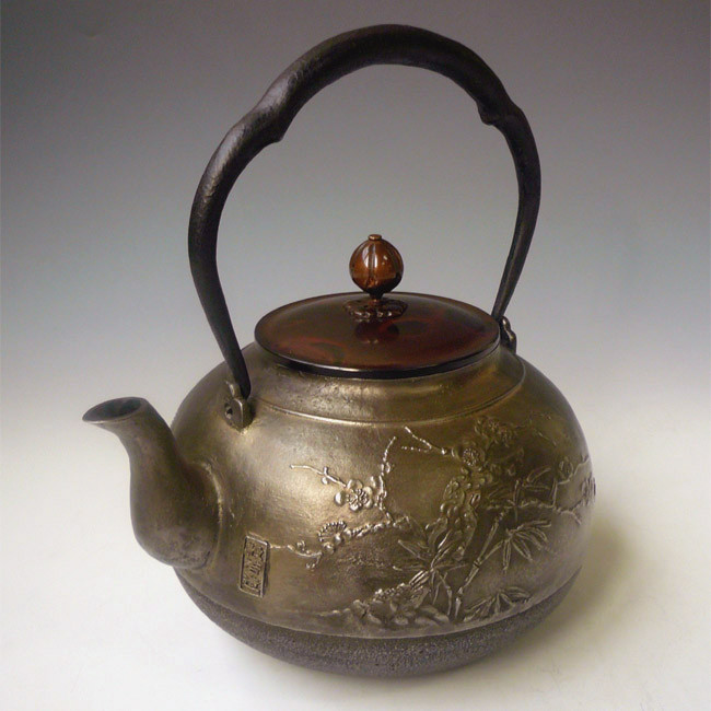 hn903sa, 般若勘溪作老松、翠竹、梅花图约1.7L 砂铁铁壶