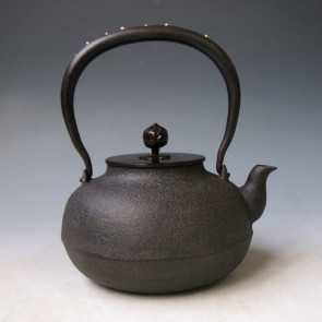 tb114, 麒龙堂 芋头形 提手银粒镶嵌 1.1L 菊地政光作 铁壶 
