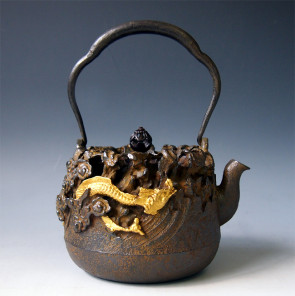 tb96, 麒龙堂 祥云飞龙图（黄金色）1.5L 庄兵卫作 铁壶