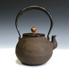 hn905, 般若勘溪作 刷纹宝珠形 约 1.3L, 铁壶